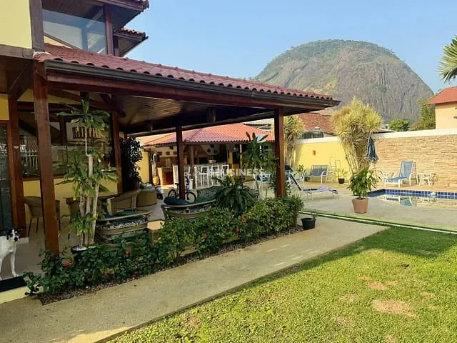 Casa 4 quartos e 6 banheiros, à venda, no bairro Vargem Pequena em Rio de Janeiro