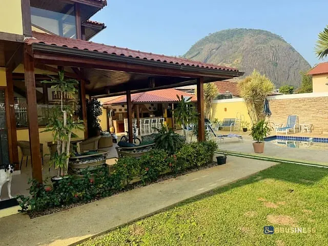 Casa 4 quartos e 6 banheiros, à venda, no bairro Vargem Pequena em Rio de Janeiro