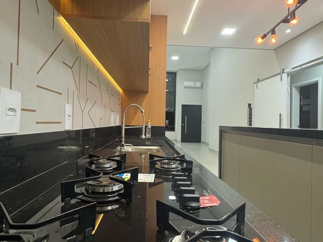 Casa com 175m² 3 quartos e 2 banheiros, à venda, no bairro Loteamento Industrial Água Preta em Pindamonhangaba