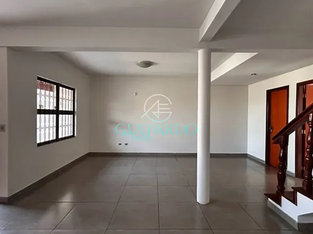Casa com 200m² 3 quartos e 3 banheiros, à venda, no bairro Portal de Versalhes 2 em Londrina