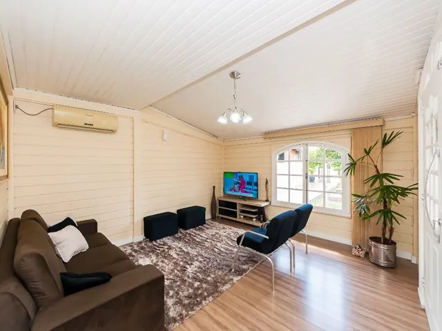 Casa com 365m² 4 quartos e 4 banheiros, à venda, no bairro Orleans em Curitiba