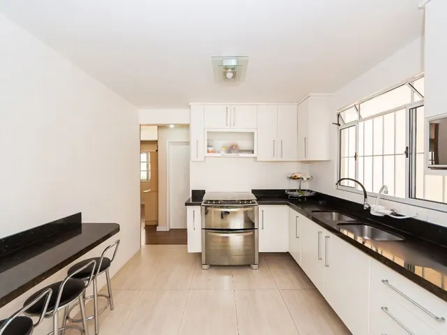 Casa com 365m² 4 quartos e 4 banheiros, à venda, no bairro Orleans em Curitiba