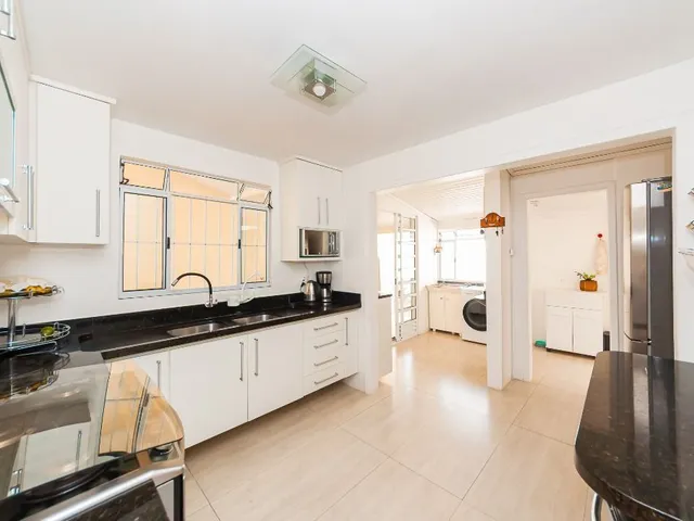 Casa com 365m² 4 quartos e 4 banheiros, à venda, no bairro Orleans em Curitiba
