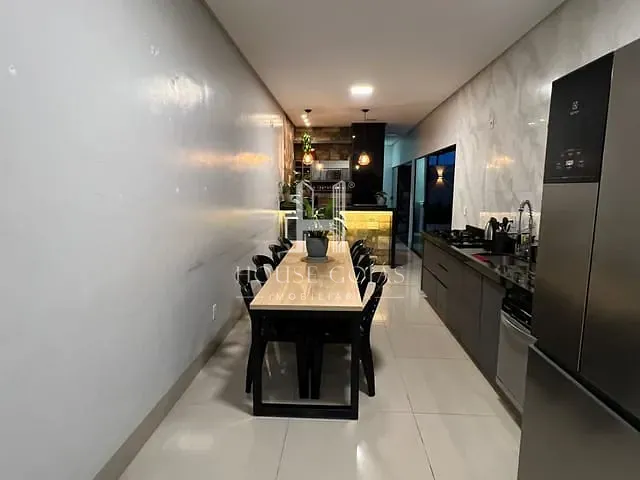 Casa com 196m² 3 quartos e 3 banheiros, à venda, no bairro Mansões Paraíso em Aparecida de Goiânia