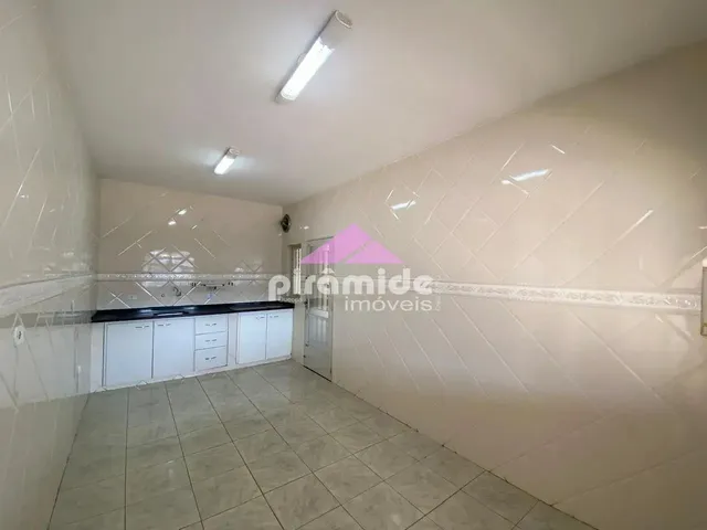 Casa com 250m² 4 quartos e 3 banheiros, para alugar, no bairro Jardim Satélite em São José Dos Campos