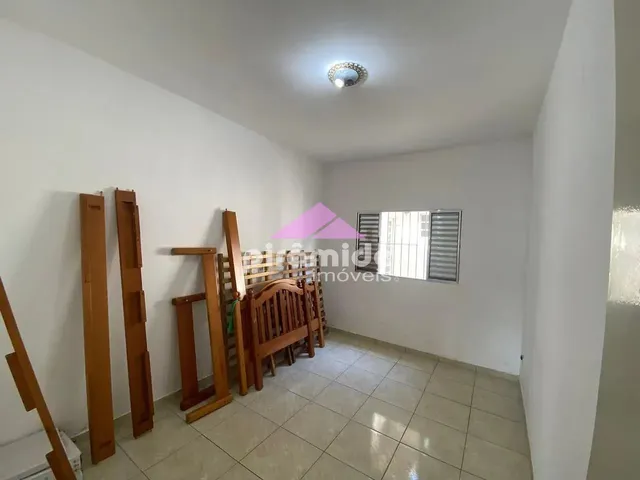 Casa com 250m² 4 quartos e 3 banheiros, para alugar, no bairro Jardim Satélite em São José Dos Campos