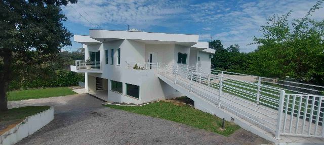 Casa com 1572m² 4 quartos e 5 banheiros, à venda, no bairro Nossa Senhora do Perpétuo Socorro em Pindamonhangaba