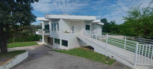 Casa com 1572m² 4 quartos e 5 banheiros, à venda, no bairro Nossa Senhora do Perpétuo Socorro em Pindamonhangaba