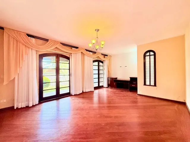 Casa com 348m² 4 quartos e 3 banheiros, à venda, no bairro São Braz em Curitiba