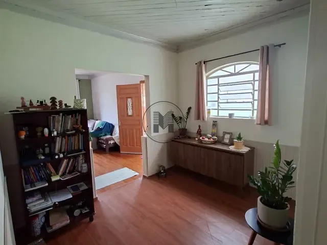 Casa 2 quartos e 3 banheiros, à venda, no bairro Centro em Guaratinguetá
