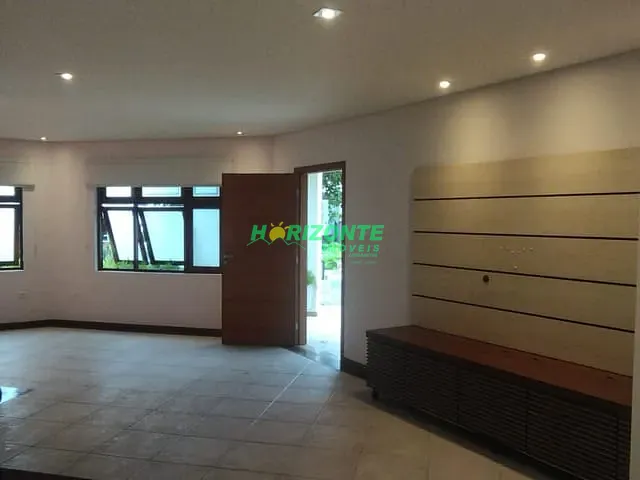 Casa 4 quartos e 3 banheiros, para alugar, no bairro Urbanova em São José dos Campos