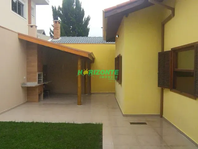Casa 4 quartos e 3 banheiros, para alugar, no bairro Urbanova em São José dos Campos