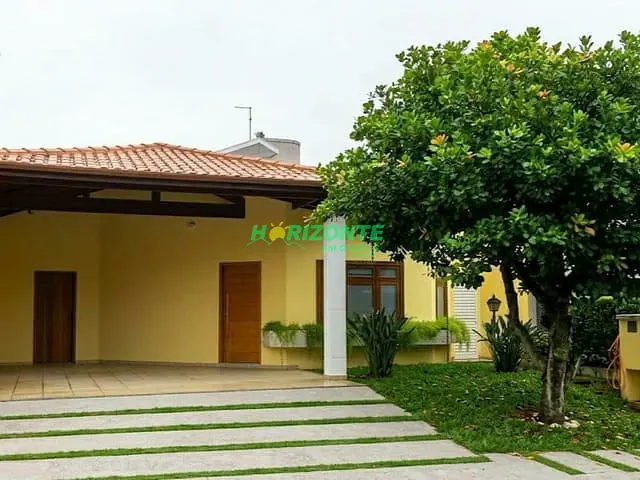 Casa 4 quartos e 3 banheiros, para alugar, no bairro Urbanova em São José dos Campos