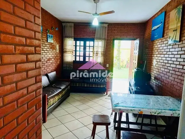 Casa com 250m² 3 quartos e 2 banheiros, à venda, no bairro Martim de Sá em Caraguatatuba