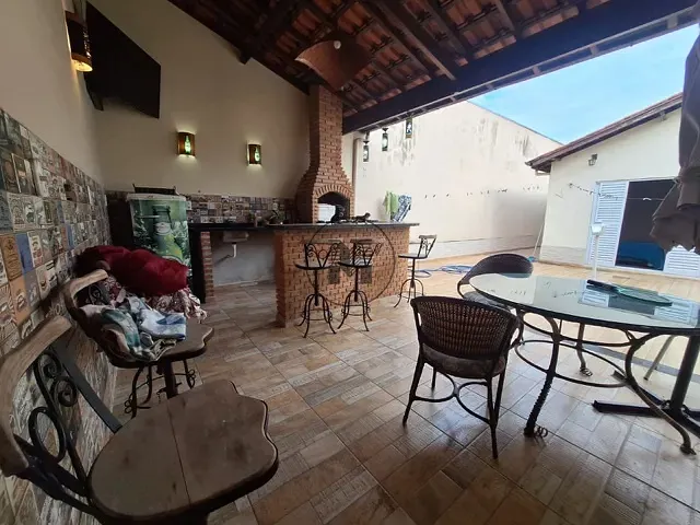 Casa com 360m² 3 quartos e 3 banheiros, para alugar, no bairro Residencial Village Santana em Guaratinguetá
