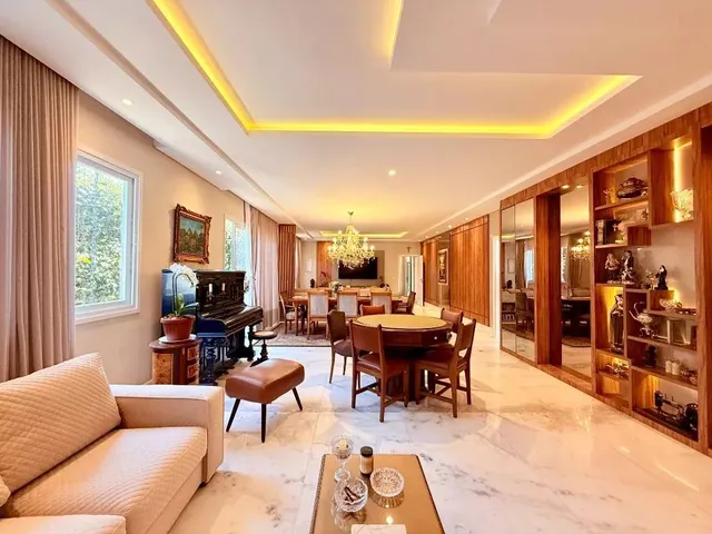 Casa com 656m² 4 quartos e 5 banheiros, à venda, no bairro Butiatuvinha em Curitiba