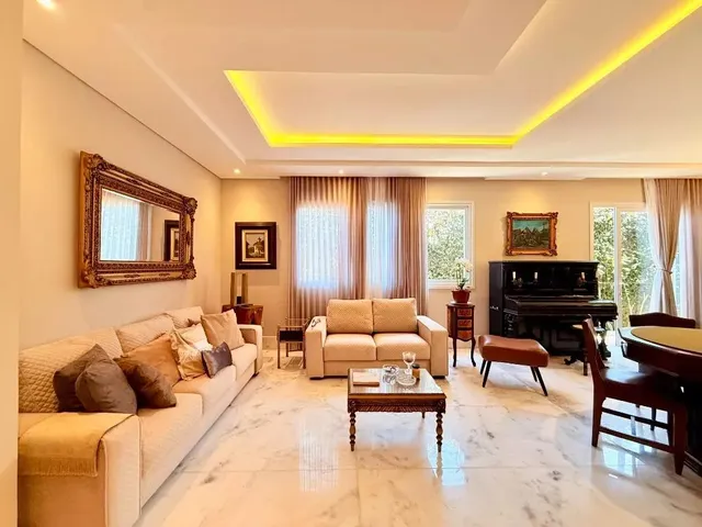 Casa com 656m² 4 quartos e 5 banheiros, à venda, no bairro Butiatuvinha em Curitiba