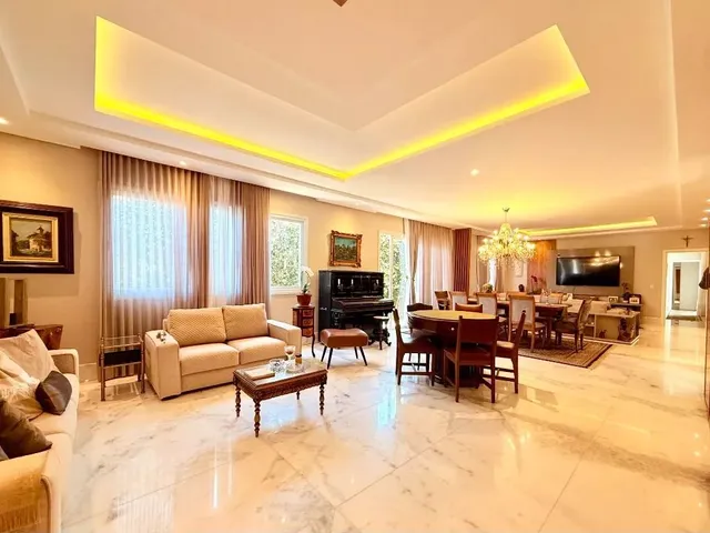 Casa com 656m² 4 quartos e 5 banheiros, à venda, no bairro Butiatuvinha em Curitiba