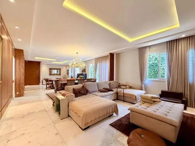 Casa com 656m² 4 quartos e 5 banheiros, à venda, no bairro Butiatuvinha em Curitiba