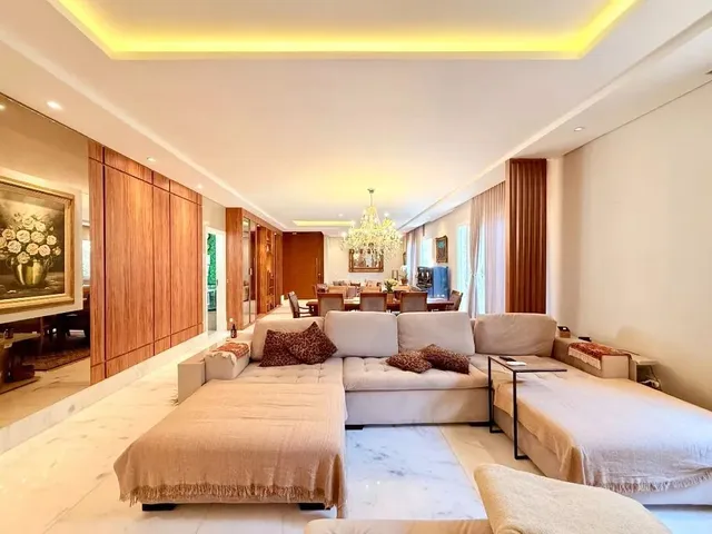 Casa com 656m² 4 quartos e 5 banheiros, à venda, no bairro Butiatuvinha em Curitiba