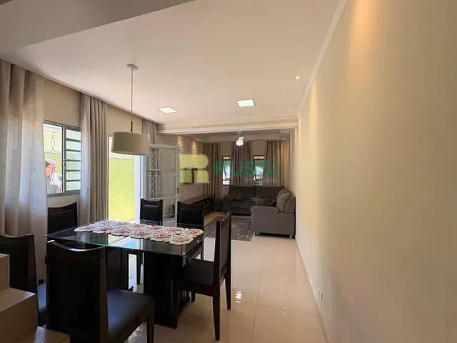 Casa 3 quartos e 2 banheiros, à venda, no bairro Bosque dos Eucaliptos em São José dos Campos