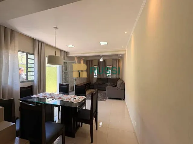 Casa 3 quartos e 2 banheiros, à venda, no bairro Bosque dos Eucaliptos em São José dos Campos
