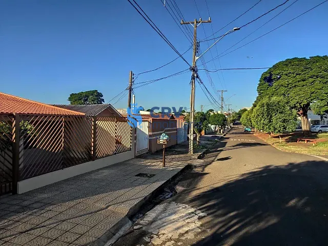 Casa com 200m² 3 quartos e 2 banheiros, à venda, no bairro Parigot de Souza 2 em Londrina