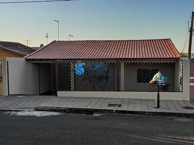 Casa com 200m² 3 quartos e 2 banheiros, à venda, no bairro Parigot de Souza 2 em Londrina