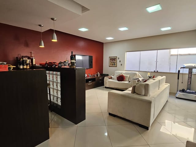 Casa com 615m² 4 quartos e 4 banheiros, à venda, no bairro Perpetuo Socorro em Pindamonhangaba
