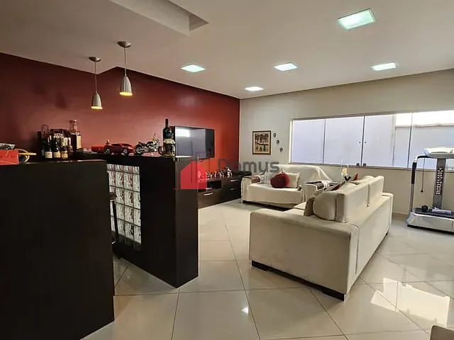 Casa com 615m² 4 quartos e 4 banheiros, à venda, no bairro Perpetuo Socorro em Pindamonhangaba