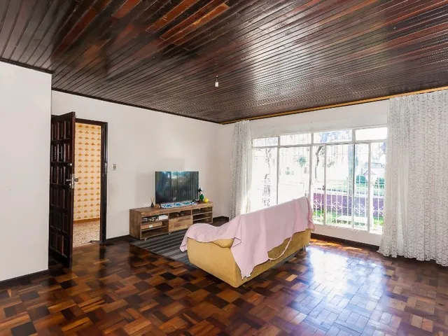 Casa com 396m² 5 quartos e 1 banheiro, à venda, no bairro Guabirotuba em Curitiba
