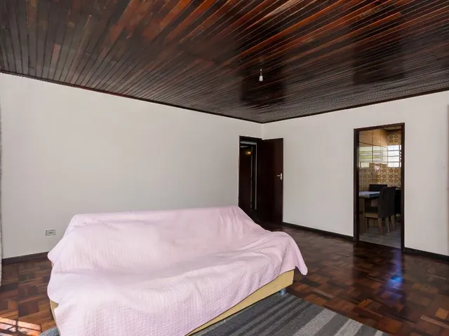 Casa com 396m² 5 quartos e 1 banheiro, à venda, no bairro Guabirotuba em Curitiba