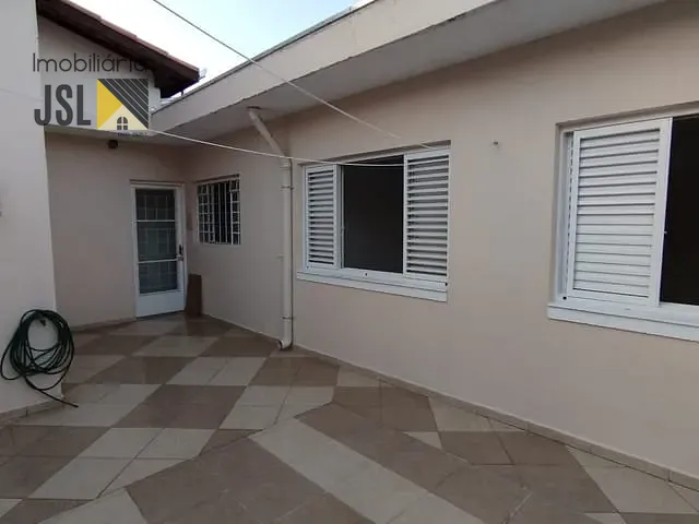 Casa com 300m² 2 quartos e 2 banheiros, à venda, no bairro Vila Bandeirantes em Caçapava