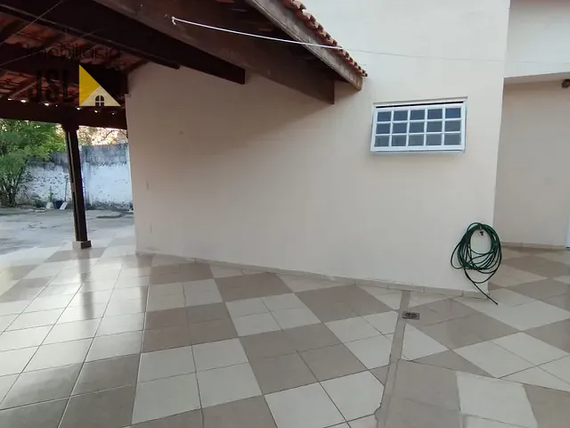 Casa com 300m² 2 quartos e 2 banheiros, à venda, no bairro Vila Bandeirantes em Caçapava
