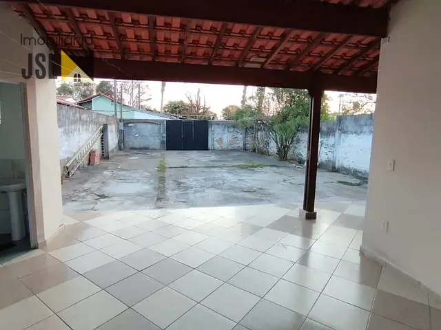 Casa com 300m² 2 quartos e 2 banheiros, à venda, no bairro Vila Bandeirantes em Caçapava