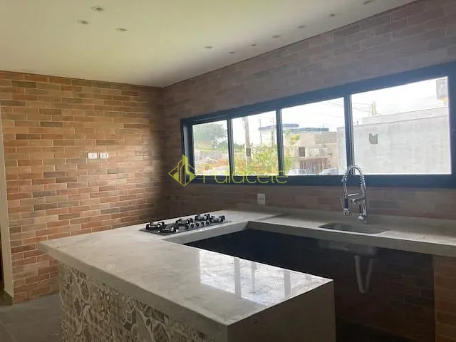 Casa 3 quartos e 4 banheiros, à venda, no bairro Caçapava Velha em Caçapava