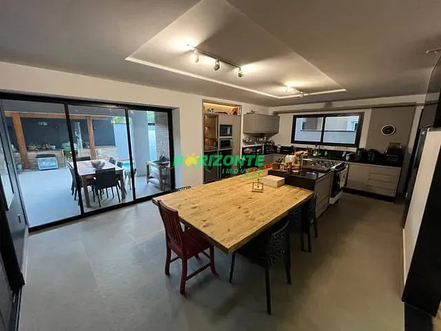 Casa com 250m² 3 quartos e 4 banheiros, à venda, no bairro Urbanova em São José dos Campos