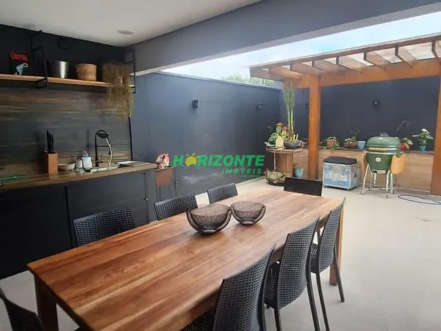 Casa com 250m² 3 quartos e 4 banheiros, à venda, no bairro Urbanova em São José dos Campos