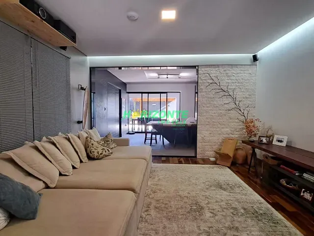Casa com 250m² 3 quartos e 4 banheiros, à venda, no bairro Urbanova em São José dos Campos