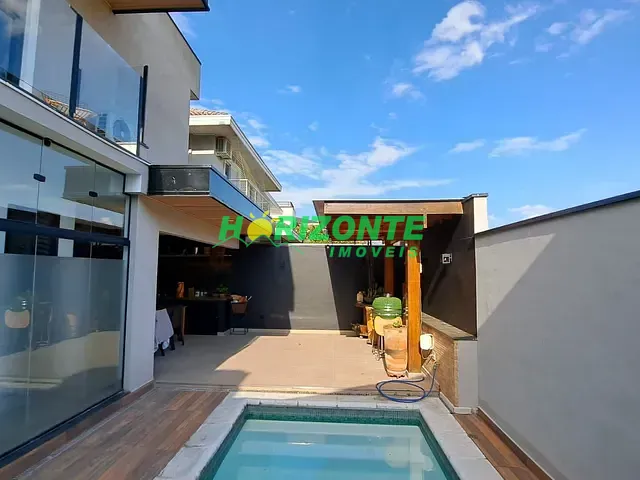Casa com 250m² 3 quartos e 4 banheiros, à venda, no bairro Urbanova em São José dos Campos