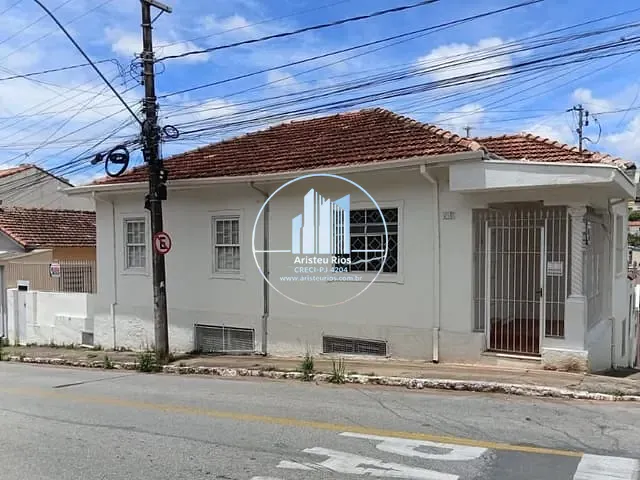Casa com 100m² 6 quartos e 2 banheiros, para alugar, no bairro Centro em Pouso Alegre