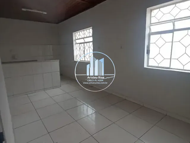 Casa com 100m² 6 quartos e 2 banheiros, para alugar, no bairro Centro em Pouso Alegre