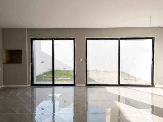 Casa 3 quartos e 3 banheiros, à venda, no bairro Três Vendas em Pelotas