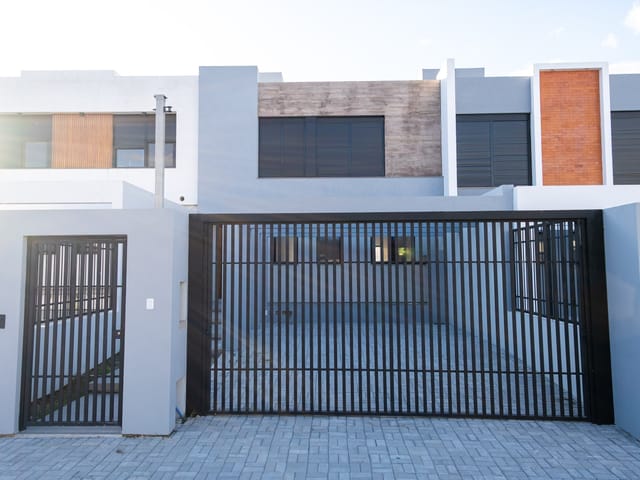 Casa 3 quartos e 3 banheiros, à venda, no bairro Três Vendas em Pelotas