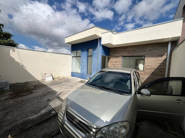 Casa com 175m² 3 quartos e 2 banheiros, à venda ou para alugar, no bairro Loteamento Santa Clara em Pindamonhangaba