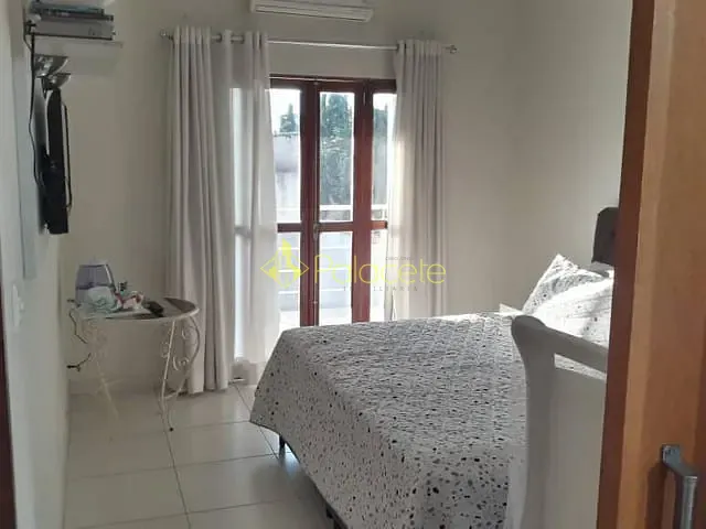 Casa com 308m² 4 quartos e 3 banheiros, à venda, no bairro Chácara do Visconde em Taubaté