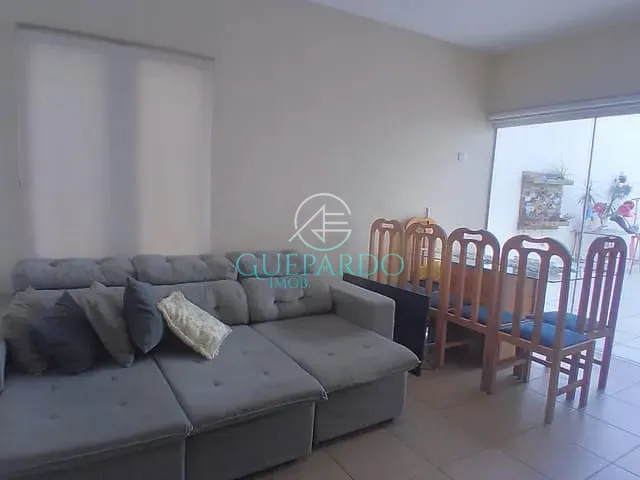 Casa com 200m² 3 quartos e 2 banheiros, à venda, no bairro Jardim Alto do Cafezal em Londrina