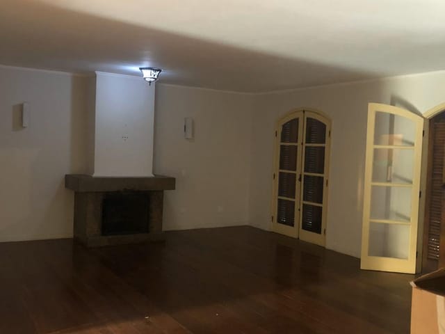 Casa com 600m² 3 quartos e 3 banheiros, à venda, no bairro Vila Inah em São Paulo
