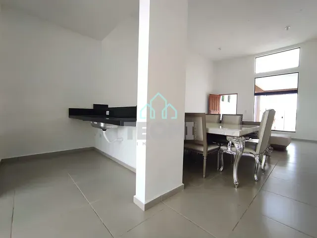 Casa 3 quartos e 3 banheiros, à venda, no bairro Vale dos Cristais em Taubaté