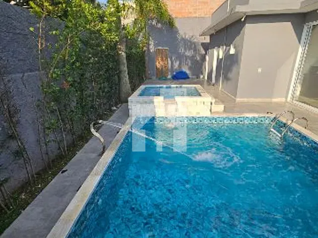 Casa com 450m² 3 quartos e 2 banheiros, à venda, no bairro Loteamento Vale Azul I em Jundiaí